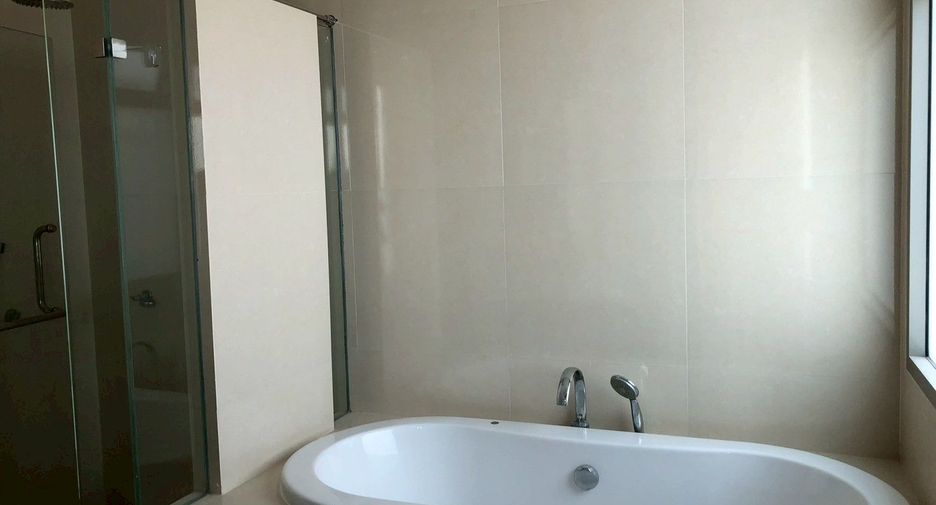 Wohnung zur Miete mit 3 Zimmer in Khlong Toei, Bangkok