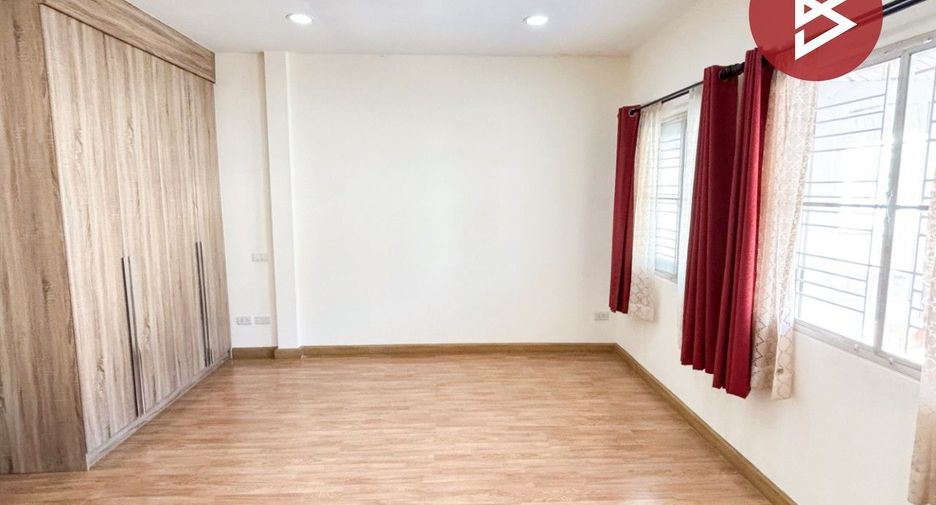 For sale 3 ベッドルーム townhouse in Prawet, Bangkok