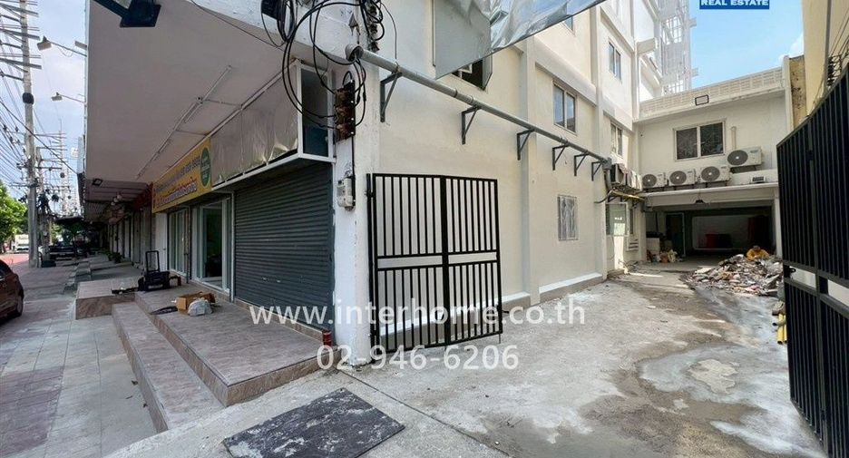 For sale 44 bedrooms retail Space in Bang Khae, Bangkok