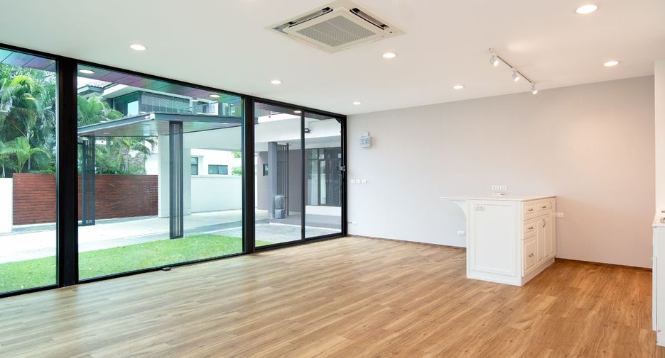 Haus zum Kauf mit 4 Zimmer in Pak Kret, Nonthaburi
