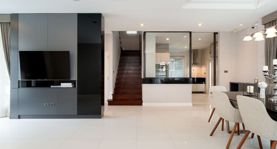 Haus zum Kauf mit 4 Zimmer in Pak Kret, Nonthaburi
