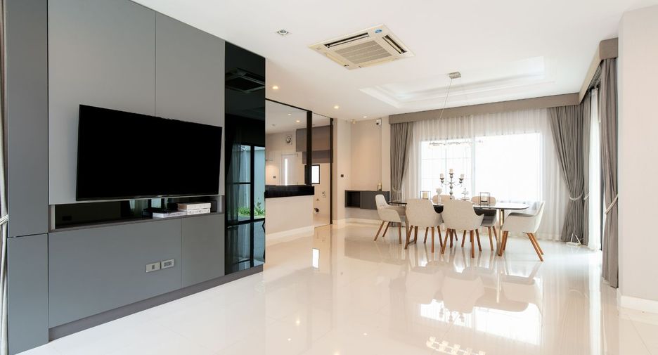 Haus zum Kauf mit 4 Zimmer in Pak Kret, Nonthaburi