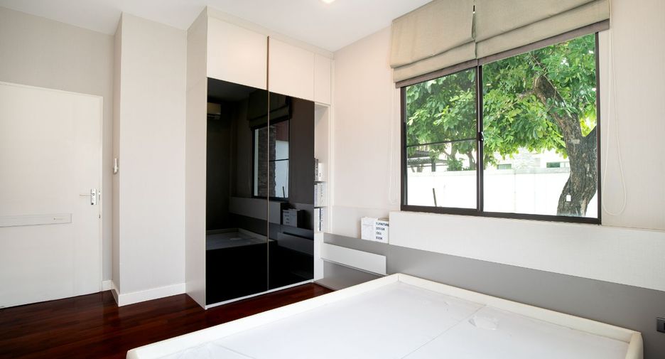Haus zum Kauf mit 4 Zimmer in Pak Kret, Nonthaburi