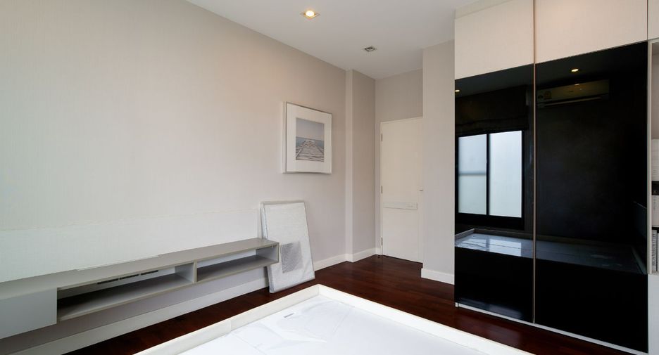 Haus zum Kauf mit 4 Zimmer in Pak Kret, Nonthaburi
