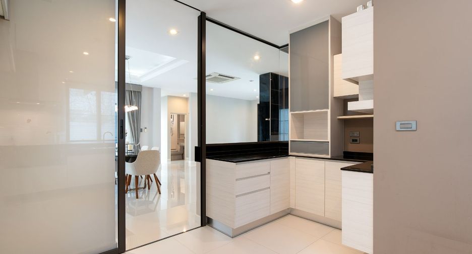 Haus zum Kauf mit 4 Zimmer in Pak Kret, Nonthaburi