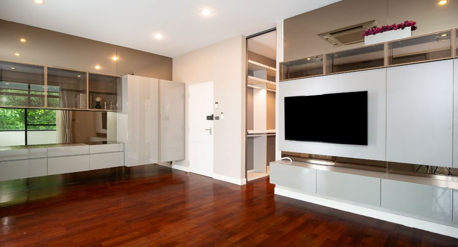 Haus zum Kauf mit 4 Zimmer in Pak Kret, Nonthaburi