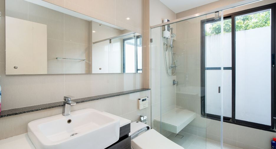 Haus zum Kauf mit 4 Zimmer in Pak Kret, Nonthaburi