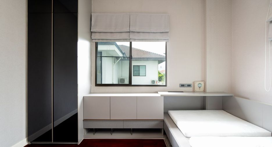 Haus zum Kauf mit 4 Zimmer in Pak Kret, Nonthaburi