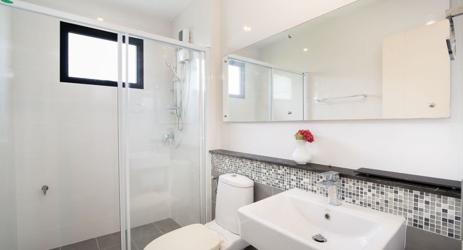 Haus zum Kauf mit 4 Zimmer in Pak Kret, Nonthaburi