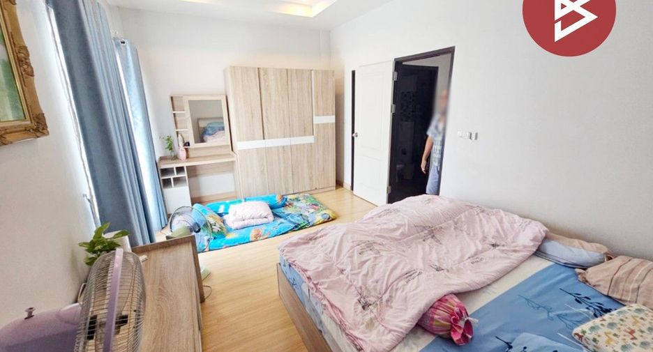 For sale 3 bedrooms townhouse in Mueang Samut Prakan, Samut Prakan