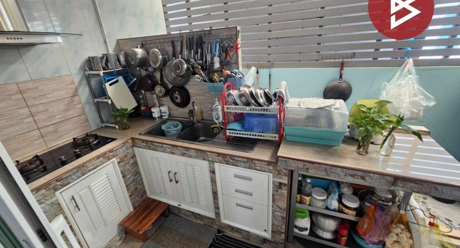 For sale 3 bedrooms townhouse in Mueang Samut Prakan, Samut Prakan