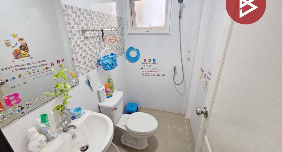 For sale 3 bedrooms townhouse in Mueang Samut Prakan, Samut Prakan