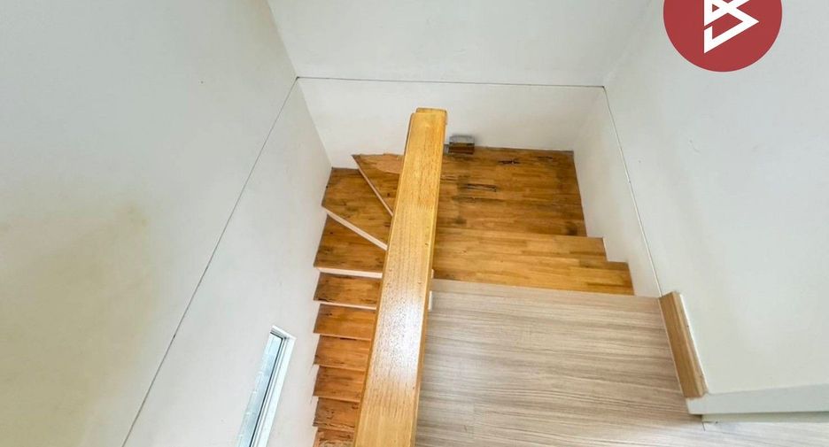 Casa adosada en venta de 3 habitaciones en Krathum Baen, Samut Sakhon