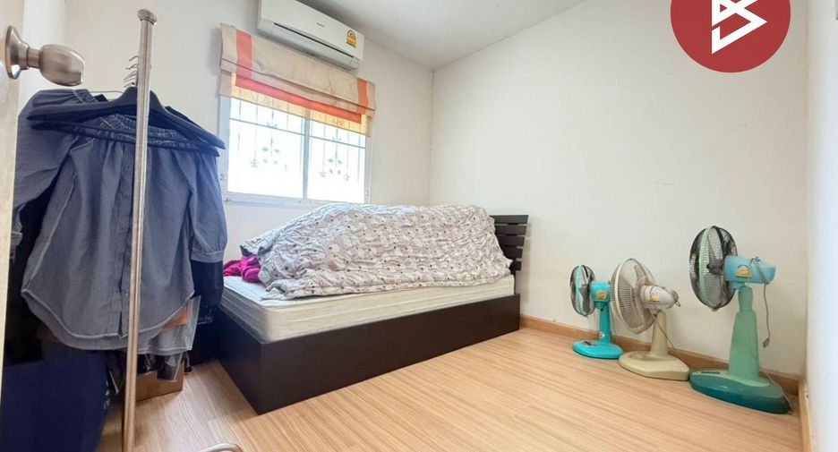 Casa adosada en venta de 3 habitaciones en Krathum Baen, Samut Sakhon