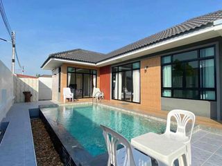 Villa en alquiler de 3 habitaciones en Bang Lamung, Chonburi
