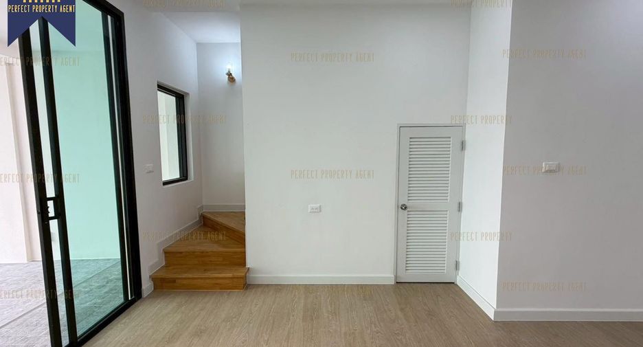 For sale 3 bedrooms townhouse in Bang Khen, Bangkok