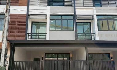 For sale 3 bedrooms townhouse in Bang Khen, Bangkok