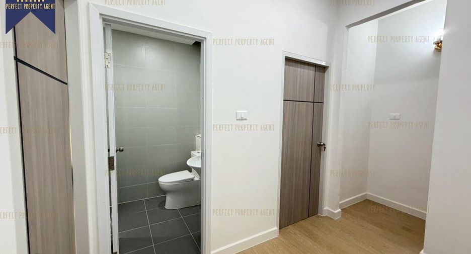 For sale 3 bedrooms townhouse in Bang Khen, Bangkok