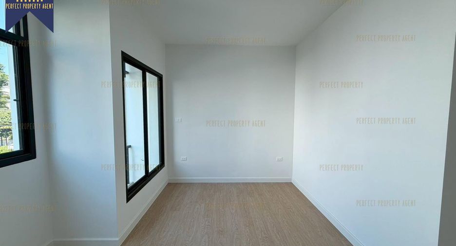 For sale 3 bedrooms townhouse in Bang Khen, Bangkok