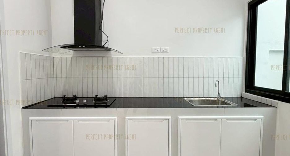 For sale 3 bedrooms townhouse in Bang Khen, Bangkok