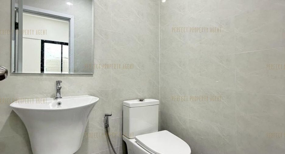 For sale 3 bedrooms townhouse in Bang Khen, Bangkok