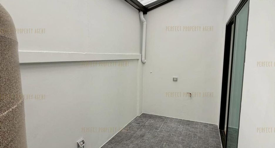 For sale 3 bedrooms townhouse in Bang Khen, Bangkok