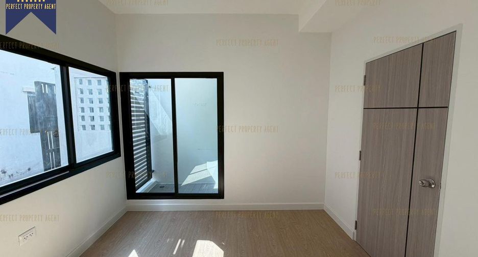 For sale 3 bedrooms townhouse in Bang Khen, Bangkok