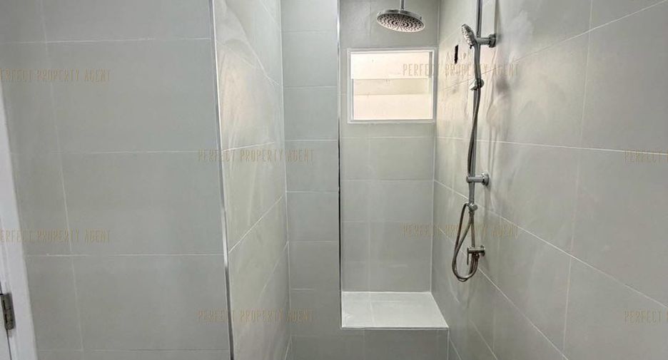 For sale 3 bedrooms townhouse in Bang Khen, Bangkok