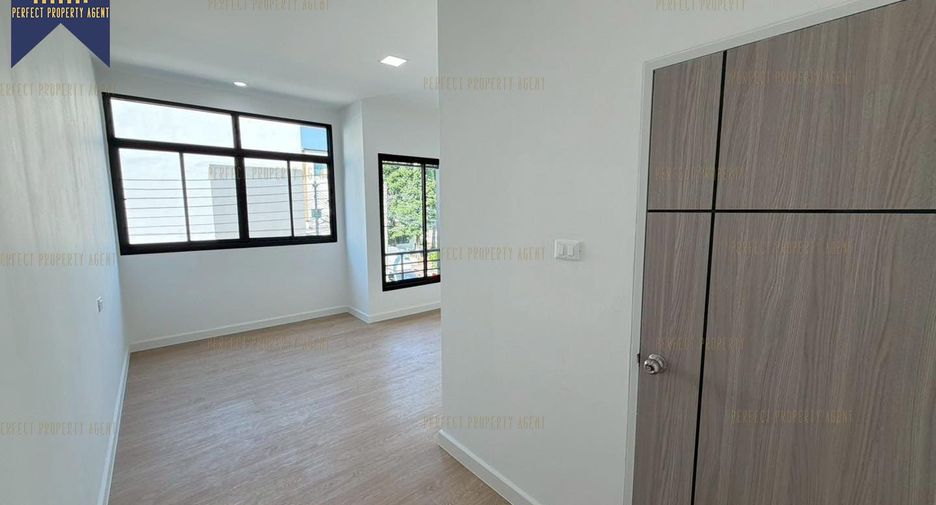 For sale 3 bedrooms townhouse in Bang Khen, Bangkok