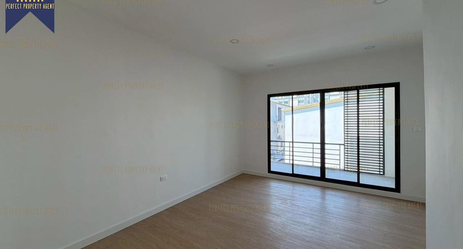 For sale 3 bedrooms townhouse in Bang Khen, Bangkok