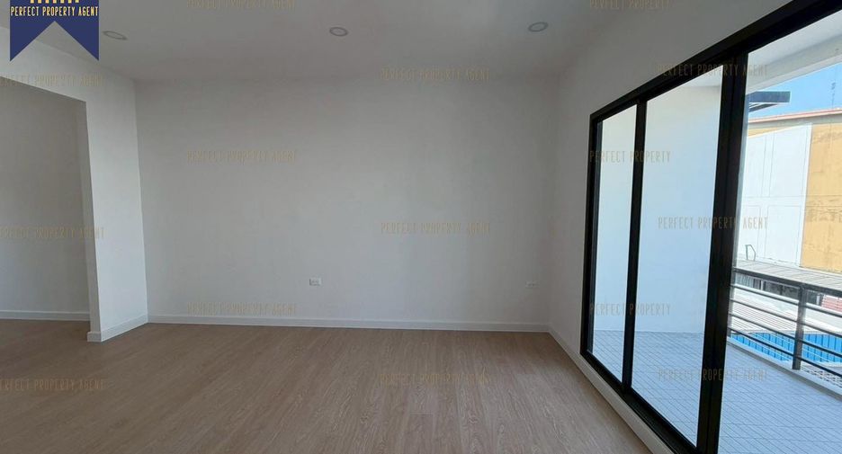 For sale 3 bedrooms townhouse in Bang Khen, Bangkok