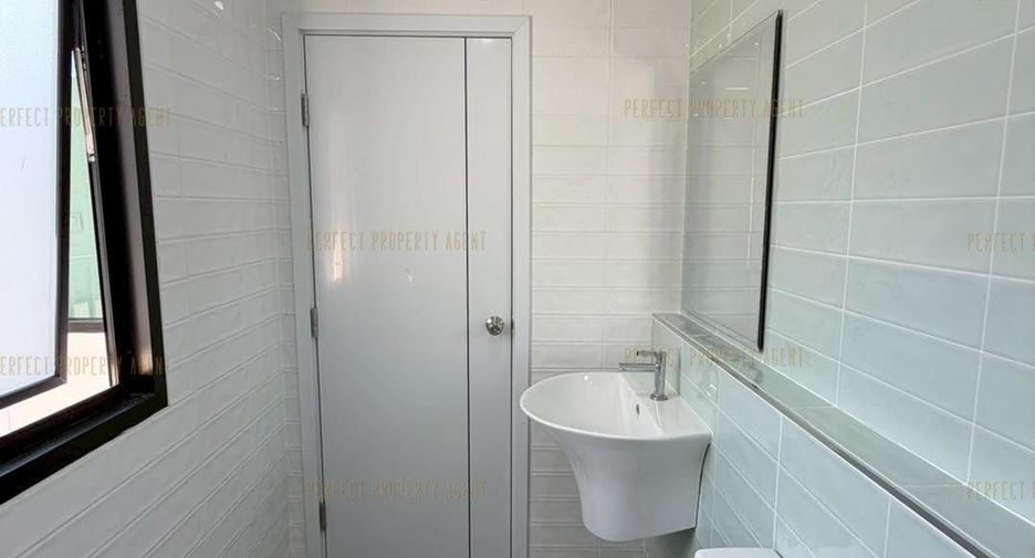 For sale 3 bedrooms townhouse in Bang Khen, Bangkok