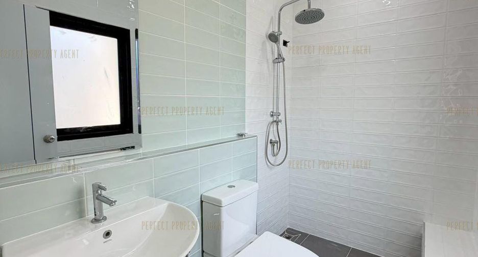For sale 3 bedrooms townhouse in Bang Khen, Bangkok