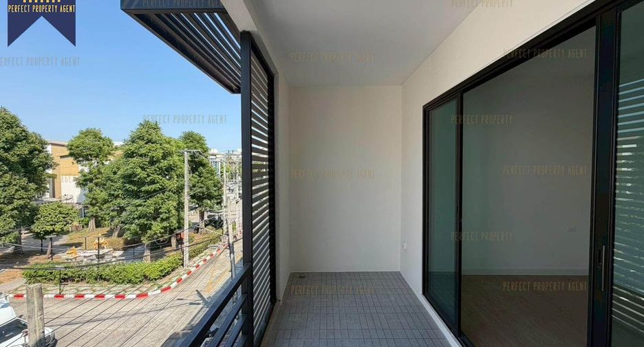 For sale 3 bedrooms townhouse in Bang Khen, Bangkok