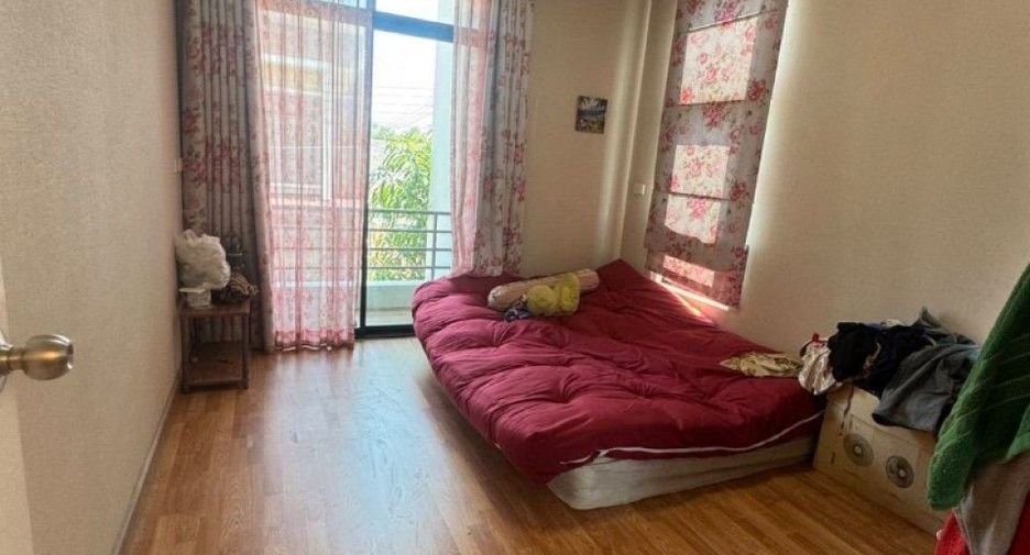 For sale 4 bedrooms townhouse in Phra Samut Chedi, Samut Prakan