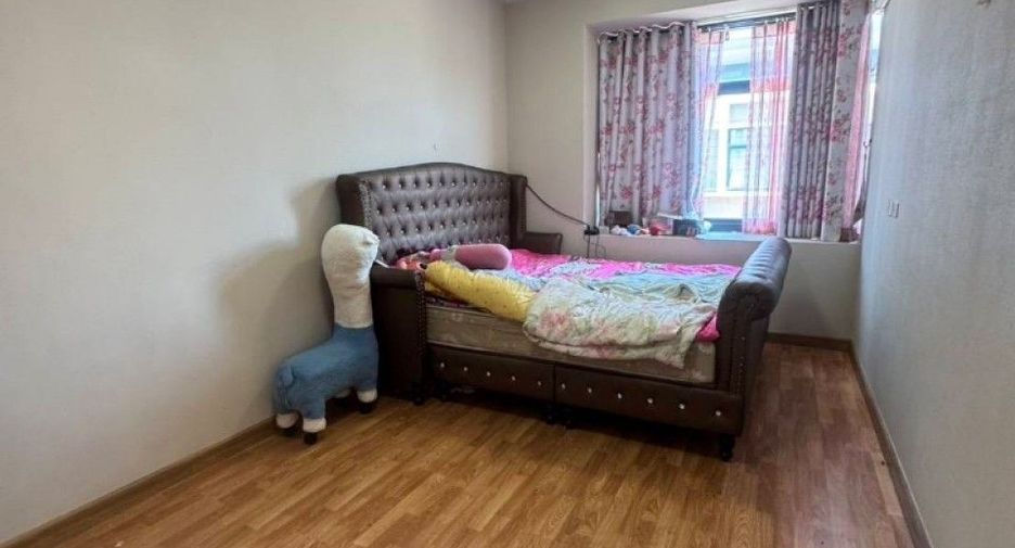For sale 4 bedrooms townhouse in Phra Samut Chedi, Samut Prakan