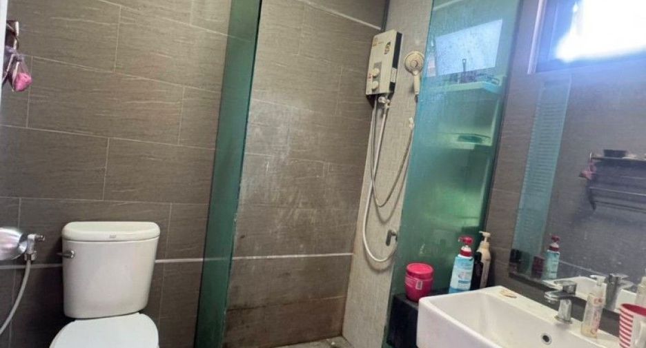 For sale 4 bedrooms townhouse in Phra Samut Chedi, Samut Prakan