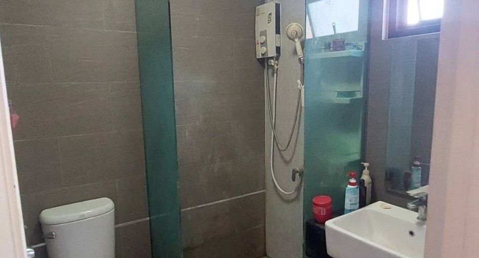 For sale 4 bedrooms townhouse in Phra Samut Chedi, Samut Prakan