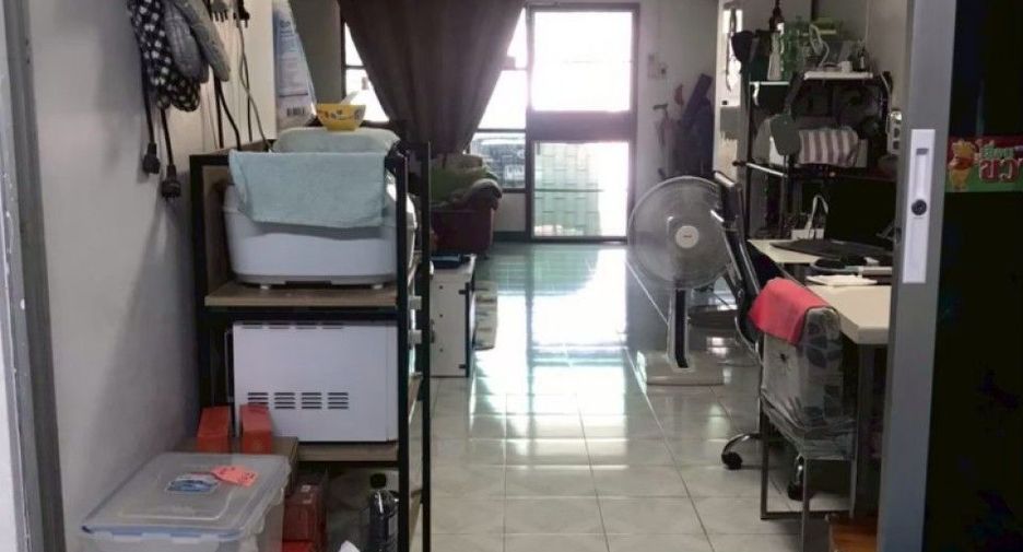 For sale 3 bedrooms townhouse in Bang Pakong, Chachoengsao