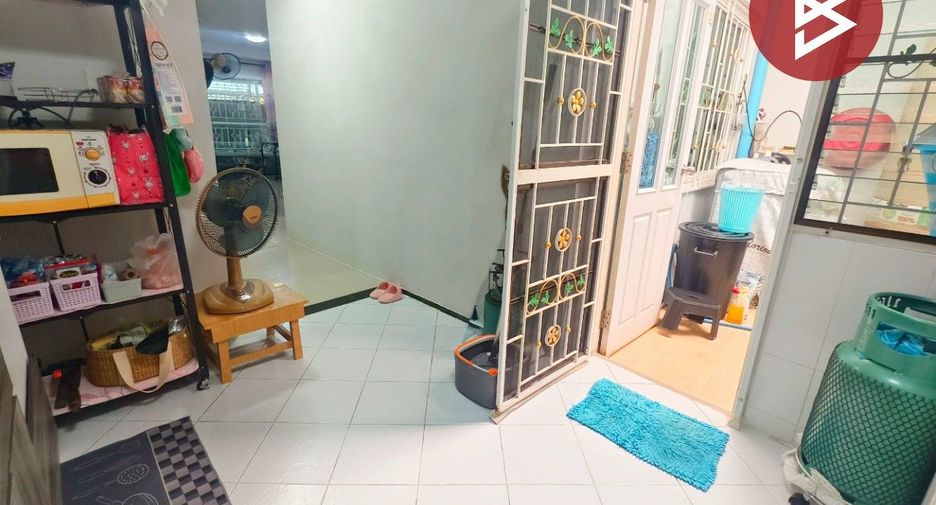 For sale 4 bedrooms townhouse in Mueang Samut Sakhon, Samut Sakhon