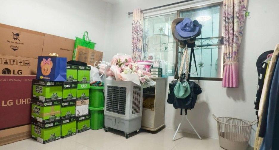 For sale 4 bedrooms townhouse in Mueang Samut Sakhon, Samut Sakhon