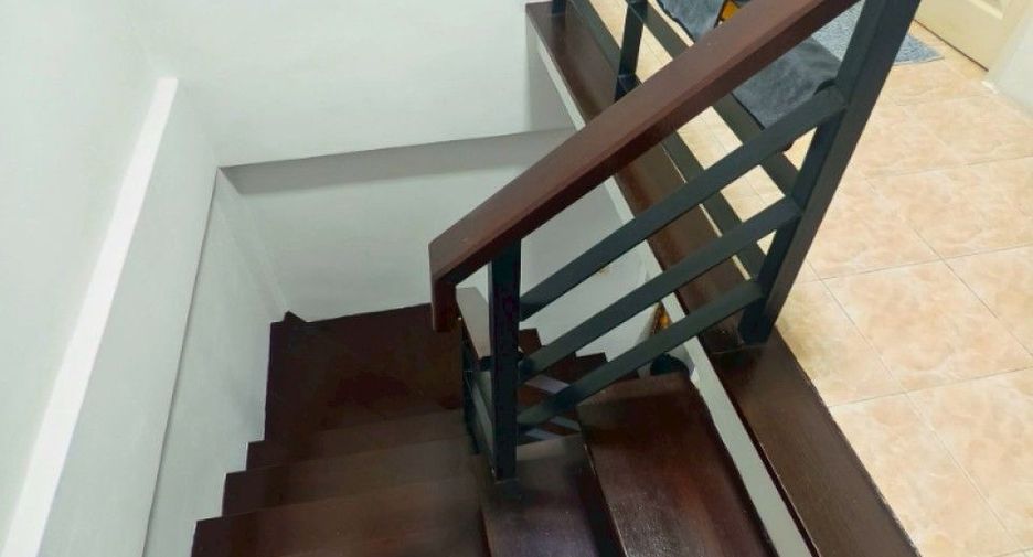 For sale 4 bedrooms townhouse in Mueang Samut Sakhon, Samut Sakhon