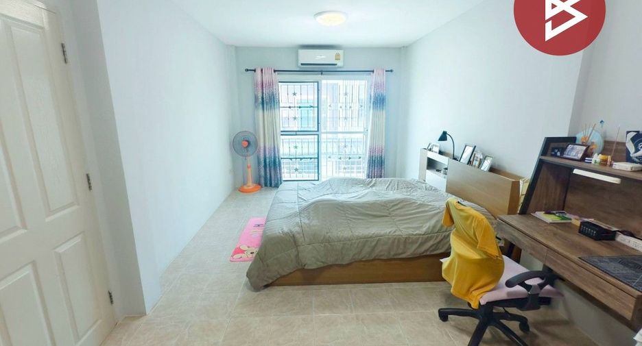For sale 4 bedrooms townhouse in Mueang Samut Sakhon, Samut Sakhon