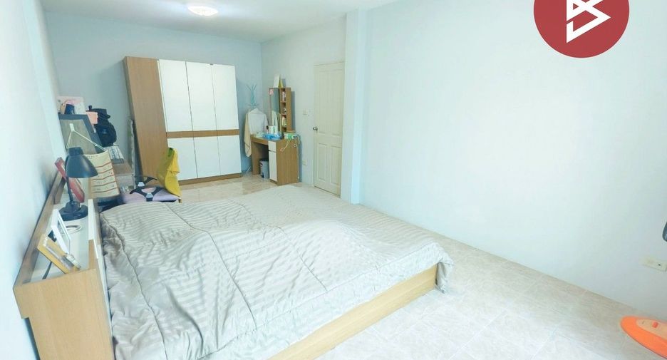 For sale 4 bedrooms townhouse in Mueang Samut Sakhon, Samut Sakhon