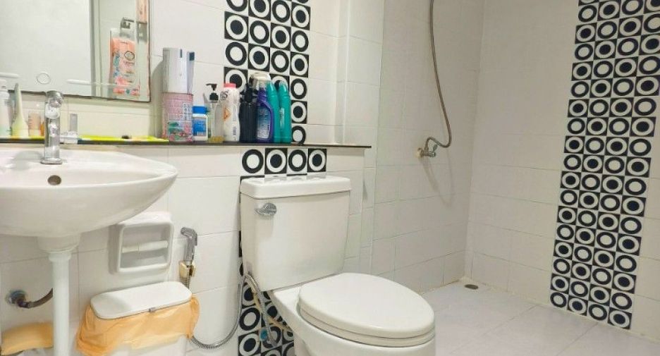For sale 4 bedrooms townhouse in Mueang Samut Sakhon, Samut Sakhon