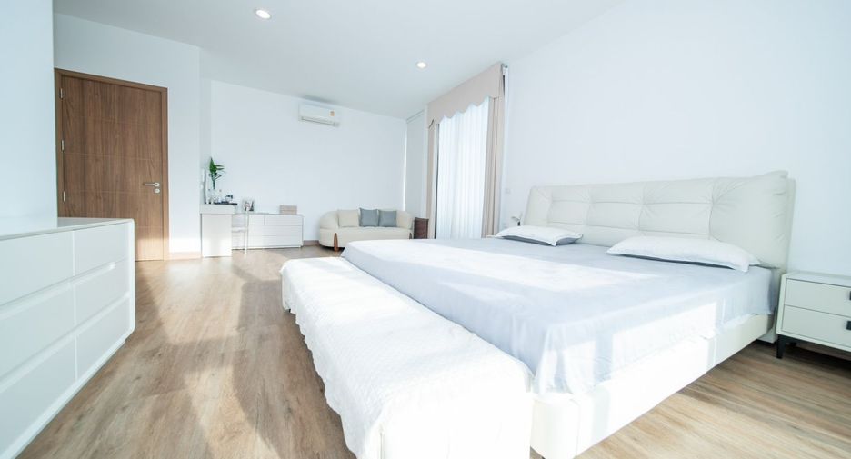 For sale 4 bedrooms house in Suan Luang, Bangkok