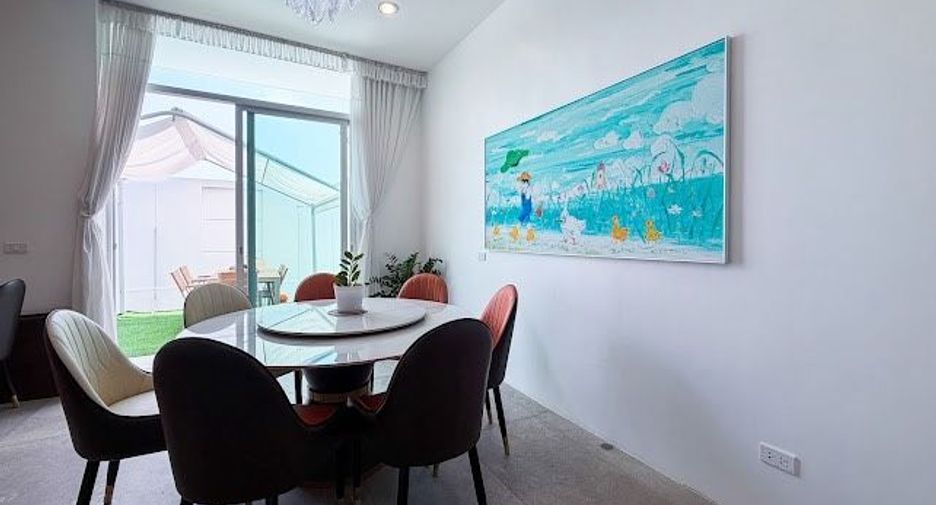 For sale 4 bedrooms house in Suan Luang, Bangkok
