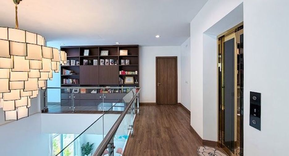 For sale 4 bedrooms house in Suan Luang, Bangkok
