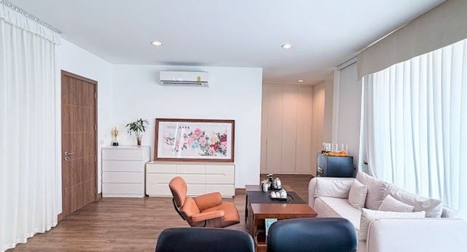 For sale 4 bedrooms house in Suan Luang, Bangkok