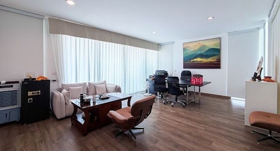 For sale 4 bedrooms house in Suan Luang, Bangkok